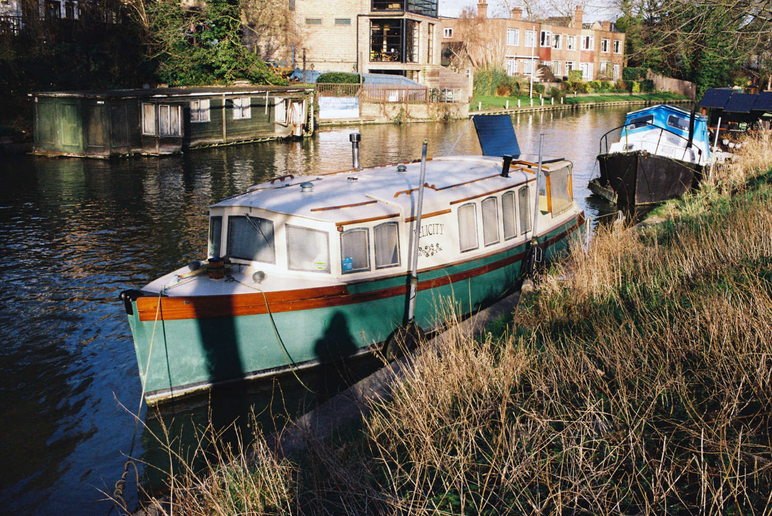 Green houseboat named 'Felicity' on the River Cam.