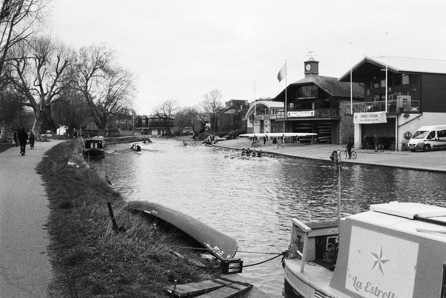 Several rowing crews lining up for bumps.